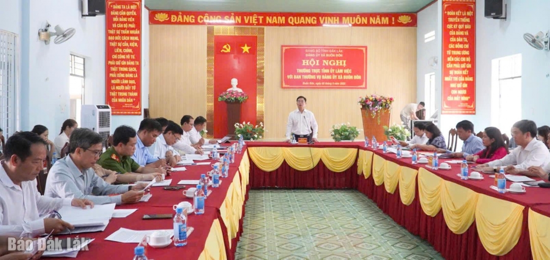 Các đại biểu tham dự buổi làm việc.