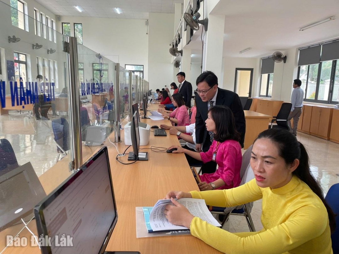 rung tâm phục vụ hành chính công được trang bị đầy đủ máy móc, thiết bị