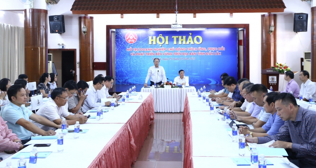 Các đại biểu tham dự hội thảo.