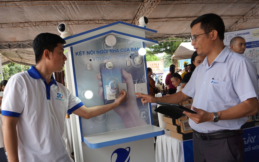 Ngày hội năm nay có gần 150 gian hàng trưng bày sản phẩm.