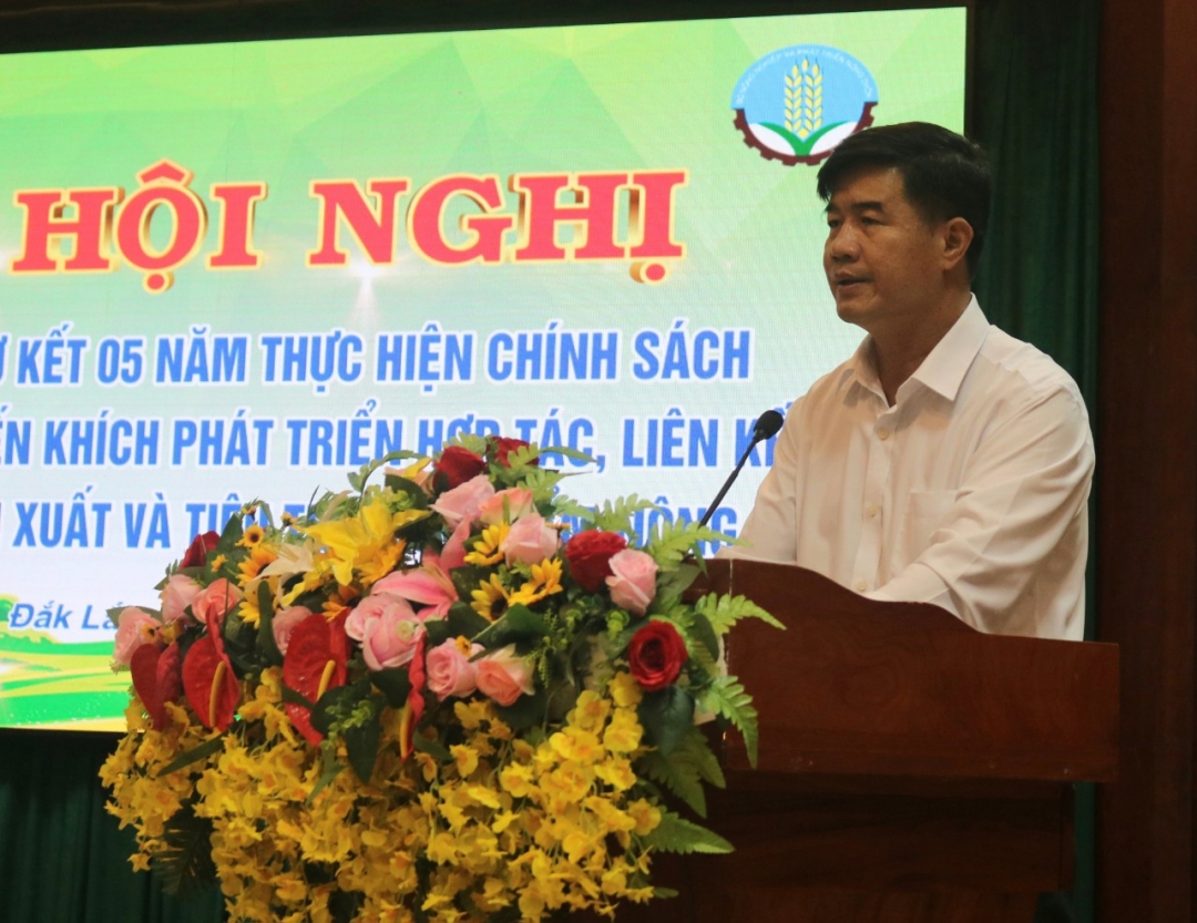 Phó Chủ tịch UBND tỉnh Nguyễn Thiên Văn phát biểu kết luận hội nghị.