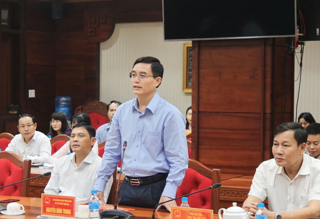 Ủy viên Trung ương Đảng, Bí thư Tỉnh ủy Nguyễn Đình Trung phát biểu tại buổi lễ.