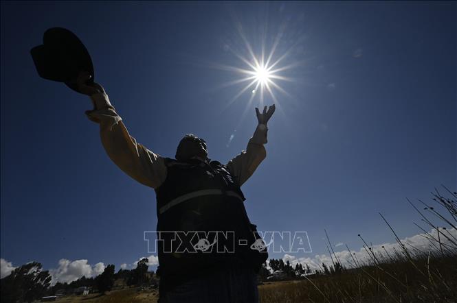 Nắng nóng gay gắt tại khu vực biên giới Bolivia và Peru, ngày 10/8/2023. Ảnh: AFP/TTXVN