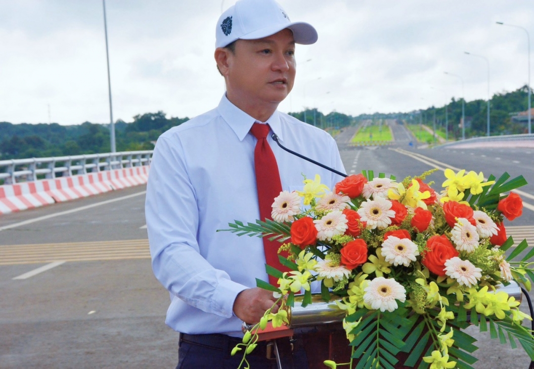 Phó Bí thư Thành ủy, Chủ tịch UBND TP. Buôn Ma Thuột Vũ Văn Hưng phát biểu tại buổi Lễ khánh thành.