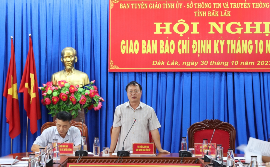 Phó Trưởng Ban Tuyên giáo Tỉnh ủy Huỳnh Chiến Thắng phát biểu tại hội nghị.