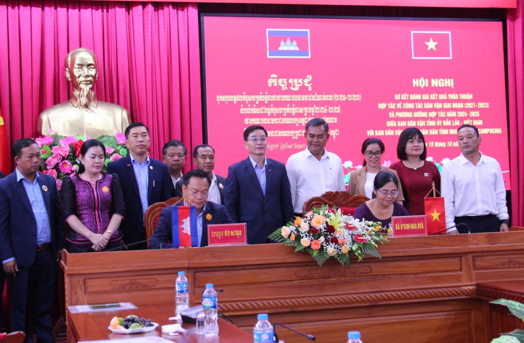 Lãnh đạo Ban Dân vận Tỉnh ủy Đắk Lắk và Ban Dân vận tỉnh Mondulkiri thỏa thuận hợp tác về công tác dân vận năm 2024 - 2025.