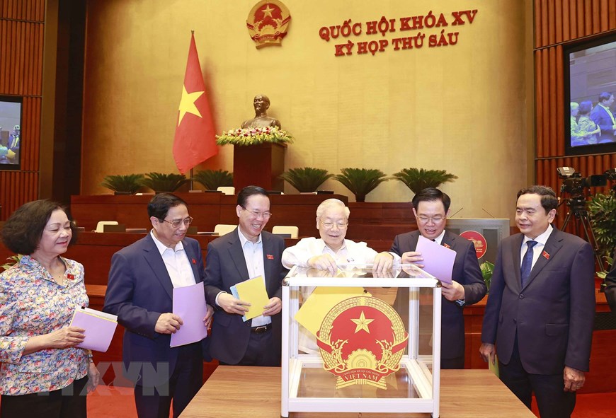 Tổng Bí thư Nguyễn Phú Trọng và các lãnh đạo Đảng, Nhà nước bỏ phiếu tín nhiệm. (Ảnh: Doãn Tấn/TTXVN
