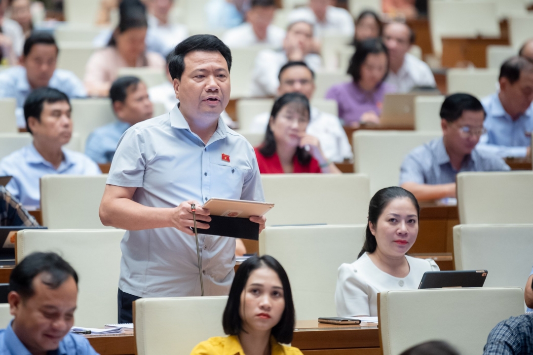  Đại biểu Ngô Trung Thành (Đoàn đại biểu Quốc hội tỉnh Đắk Lắk) đóng góp ý kiến tại phiên thảo luận. Ảnh: quochoi.vn