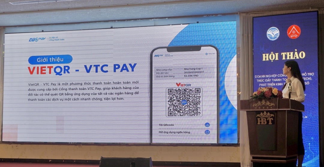 Đại diện Công ty Truyền thông đa phương tiện - VTC trình bày tham luận Ví điện tử VTC Pay và giải pháp chuyển đổi số đối trong thanh toán dịch vụ công và đồng hành cùng doanh nghiệp phát triển kinh doanh số.