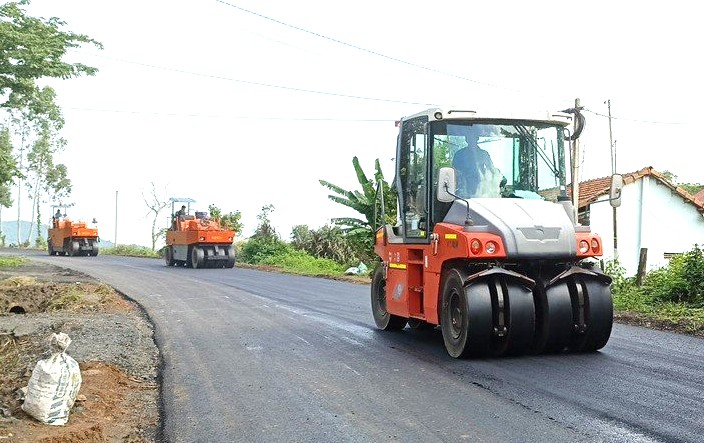 Thi công Dự án cải tạo nâng cấp Tỉnh lộ 12 (huyện Krông Bông). (Ảnh minh họa)