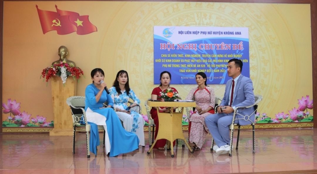 Hội viên phụ nữ huyện Krông Ana chia sẻ kinh nghiệm khởi nghiệp, khởi sự kinh doanh.