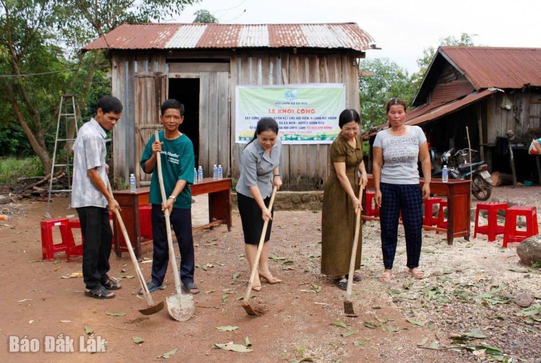 Cán bộ Hội LHPN huyện Buôn Đôn