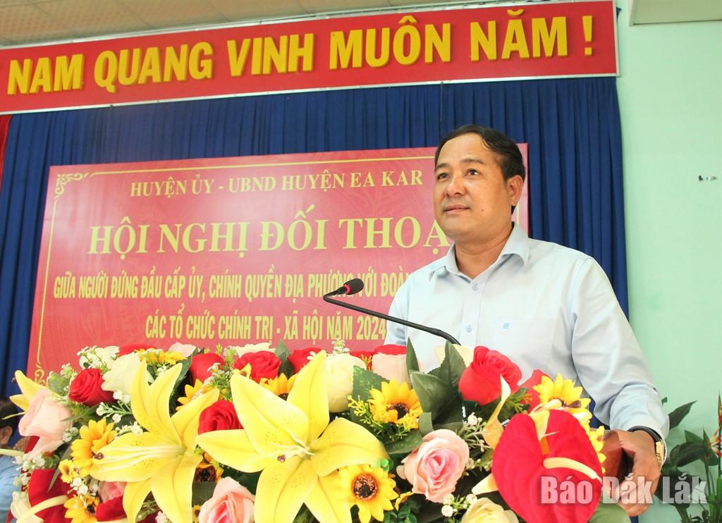 Tỉnh ủy viên, Bí thư Huyện ủy, Chủ tịch HĐND huyện Ea Kar Y Nhuân Byă phát biểu ý kiến tại hội nghị đối thoại.