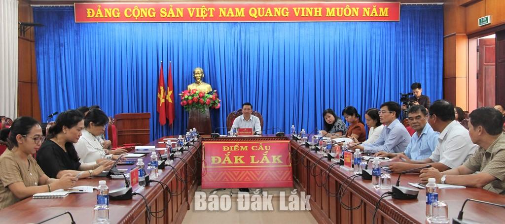 Ủy viên Ban Thường vụ Tỉnh ủy, Trưởng Ban Tổ chức Tỉnh ủy Nguyễn Thượng Hải chủ trì hội nghị tại điểm cầu tỉnh Đắk Lắk.