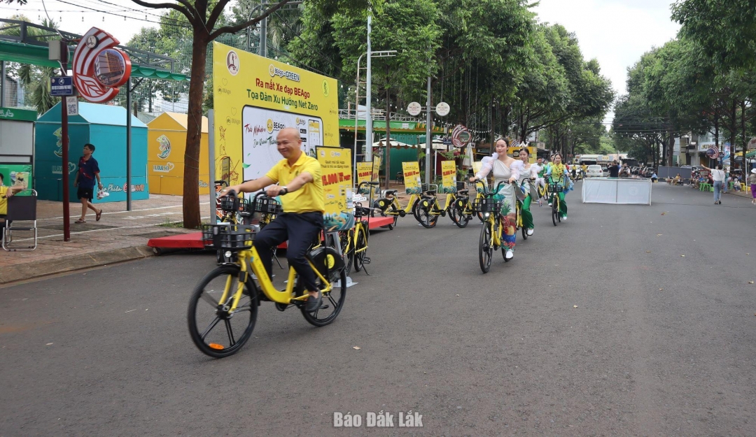 Hội viên Hội Doanh nhân tham gia trải nghiệm dịch vụ xe đạp công cộng BEAgo.