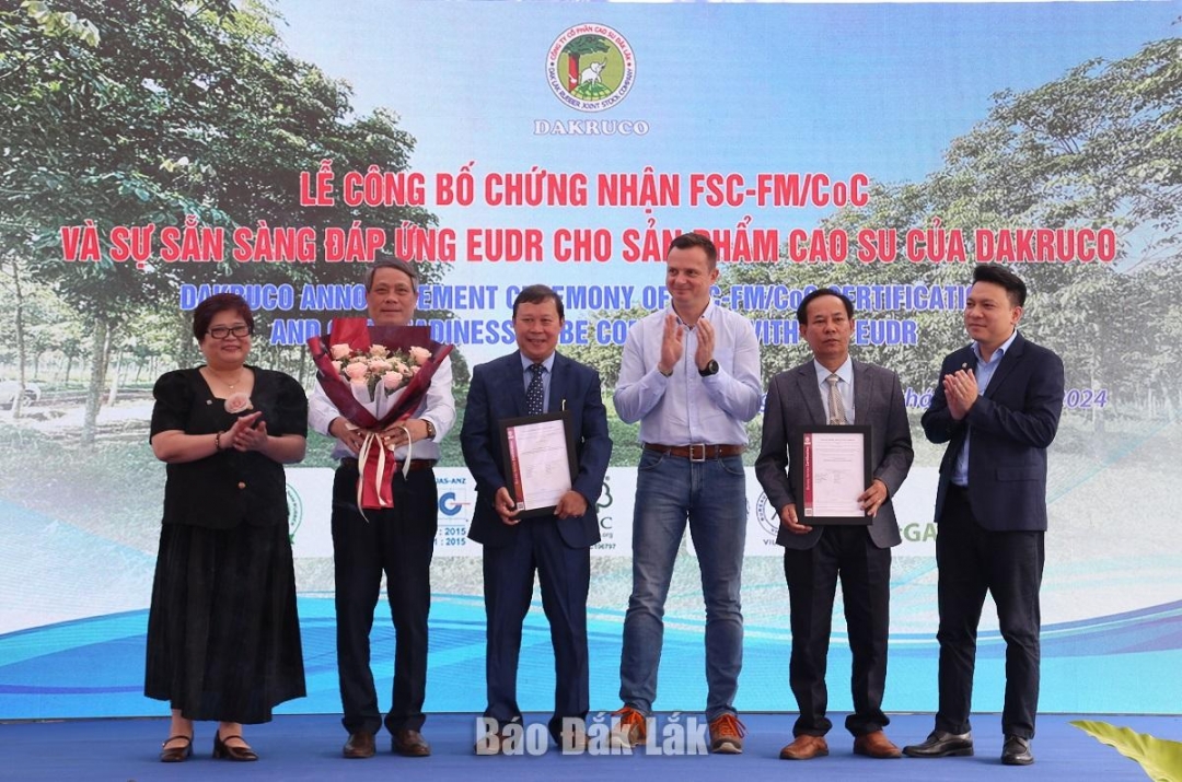 Tổ chức FSC trao chứng nhận cho Dakruco