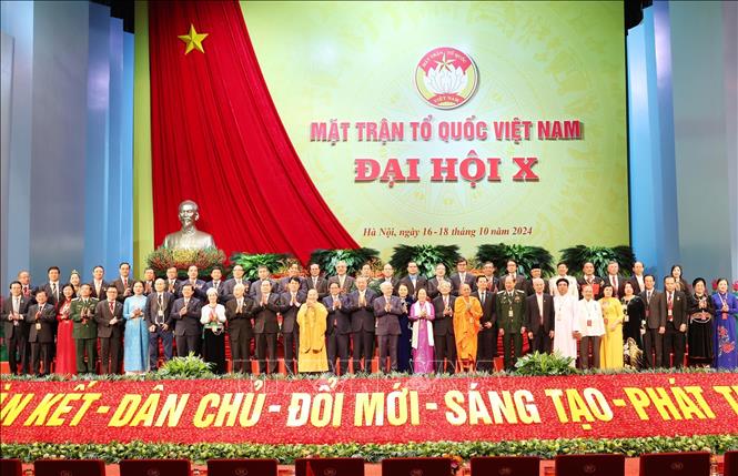 Lãnh đạo Đảng, Nhà nước chụp ảnh chung với các đại biểu. Ảnh: TTXVN