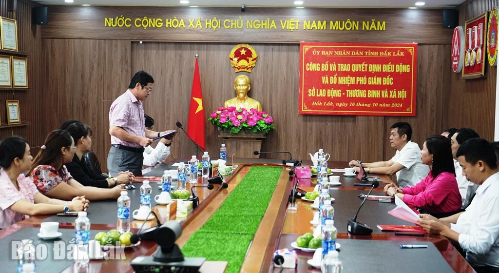 Đại biểu tham dự lễ công bố và trao quyết định