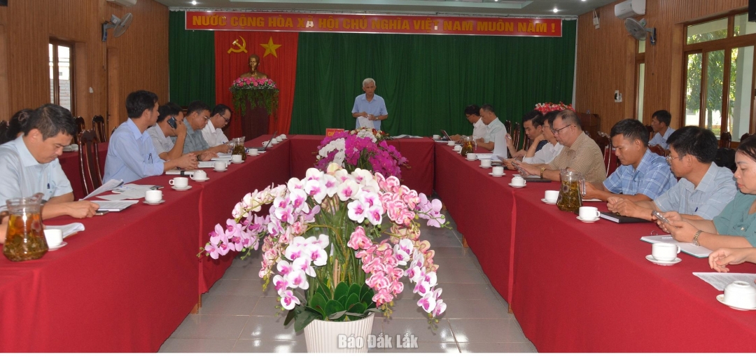 Quang cảnh cuộc họp.