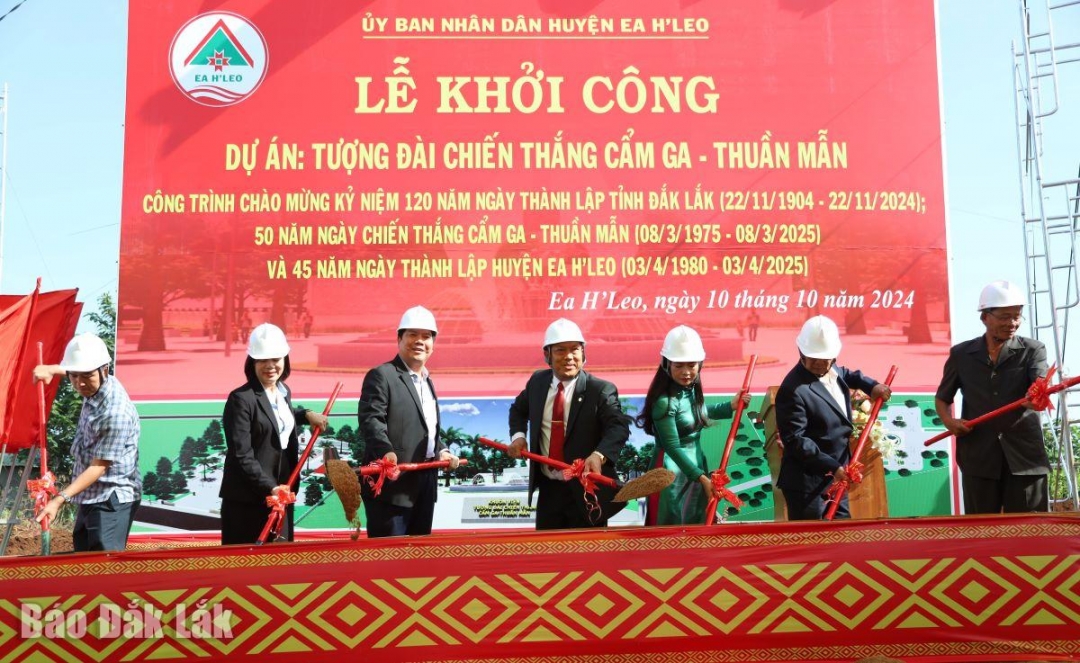 Lãnh đạo huyện Ea Hleo làm lễ động thổ khỏi công công trình.