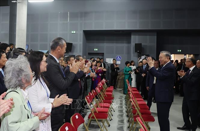 Tổng Bí thư, Chủ tịch nước Tô Lâm gặp gỡ cán bộ, nhân viên Đại sứ quán, cộng đồng người Việt Nam và các cơ quan đại diện Việt Nam thường trú tại Pháp. Ảnh: Trí Dũng/TTXVN