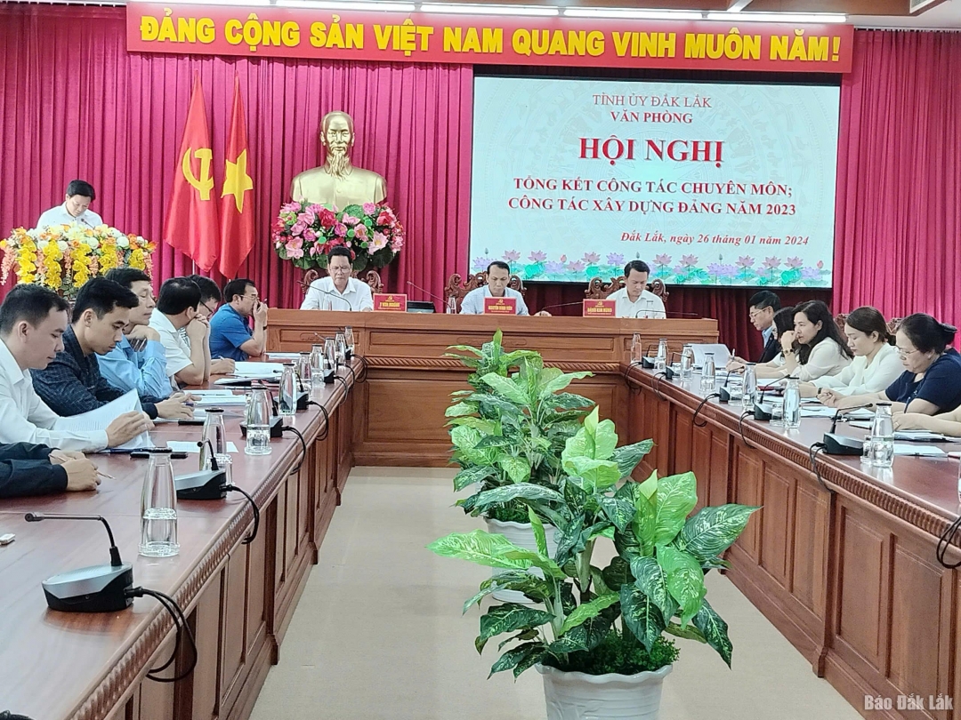 Tập thể Lãnh đạo Văn phòng Tỉnh ủy chủ trì hội nghị cơ quan năm 2024