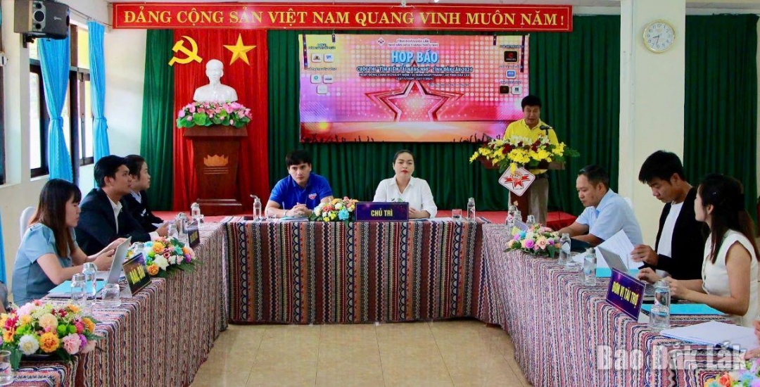 Quang cảnh buổi họp báo.