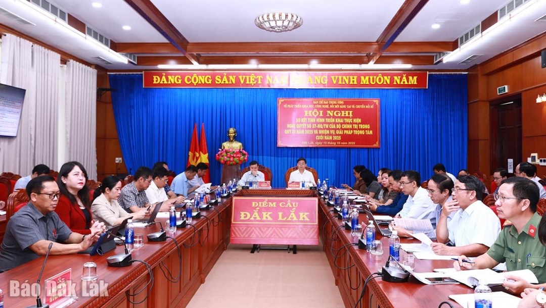 Các đại biểu tham dự hội nghị tại điểm cầu tỉnh Đắk Lắk.