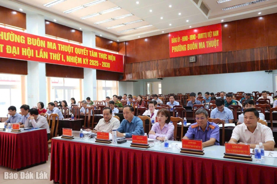 Quang cảnh buổi tuyên truyền, quán triệt tại 06 xã, phường thuộc cụm số 1.