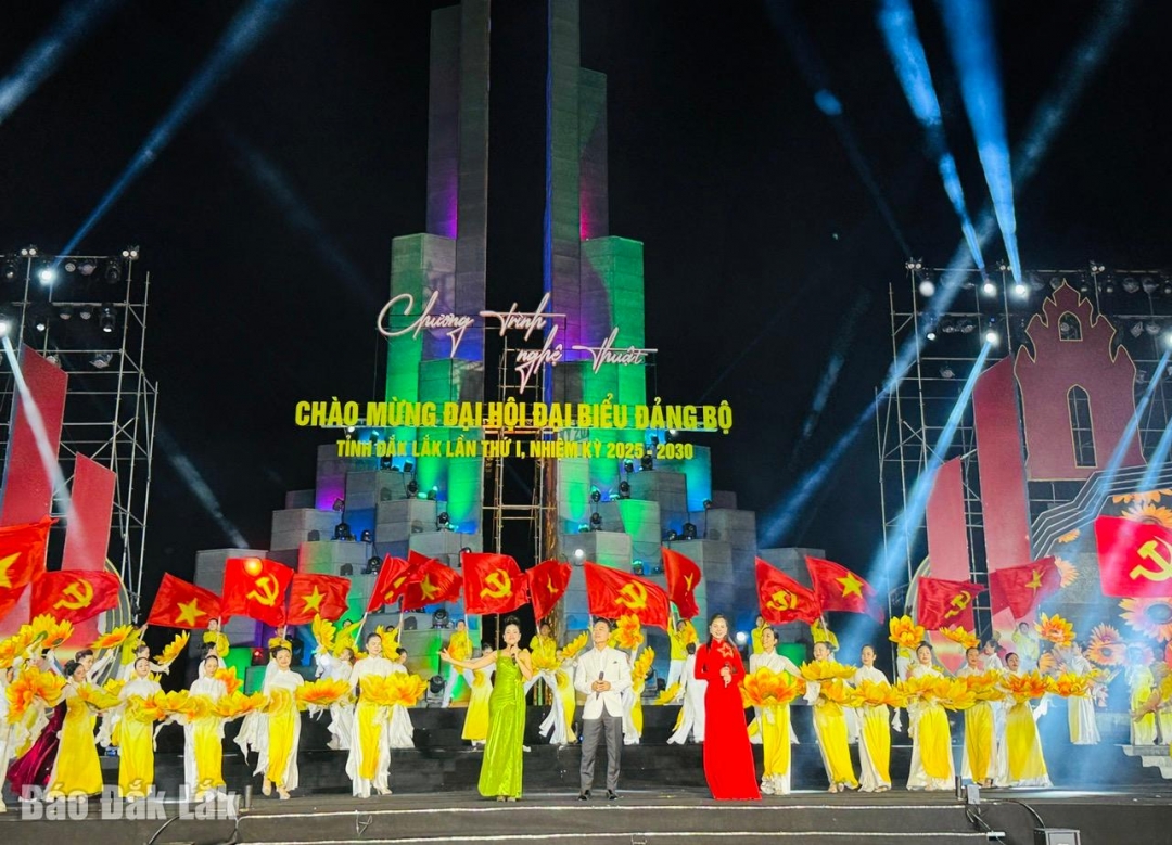 Mãn nhãn với liên khúc “Việt Nam ơi mùa xuân đến rồi – Như có Bác Hồ trong ngày đại thắng” khép lại chương trình nghệ thuật đặc biệt.
