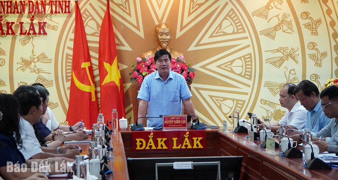 Đồng chí Nguyễn Thiên Văn, Tỉnh ủy viên, Phó Chủ tịch UBND tỉnh chủ trì buổi làm việc.