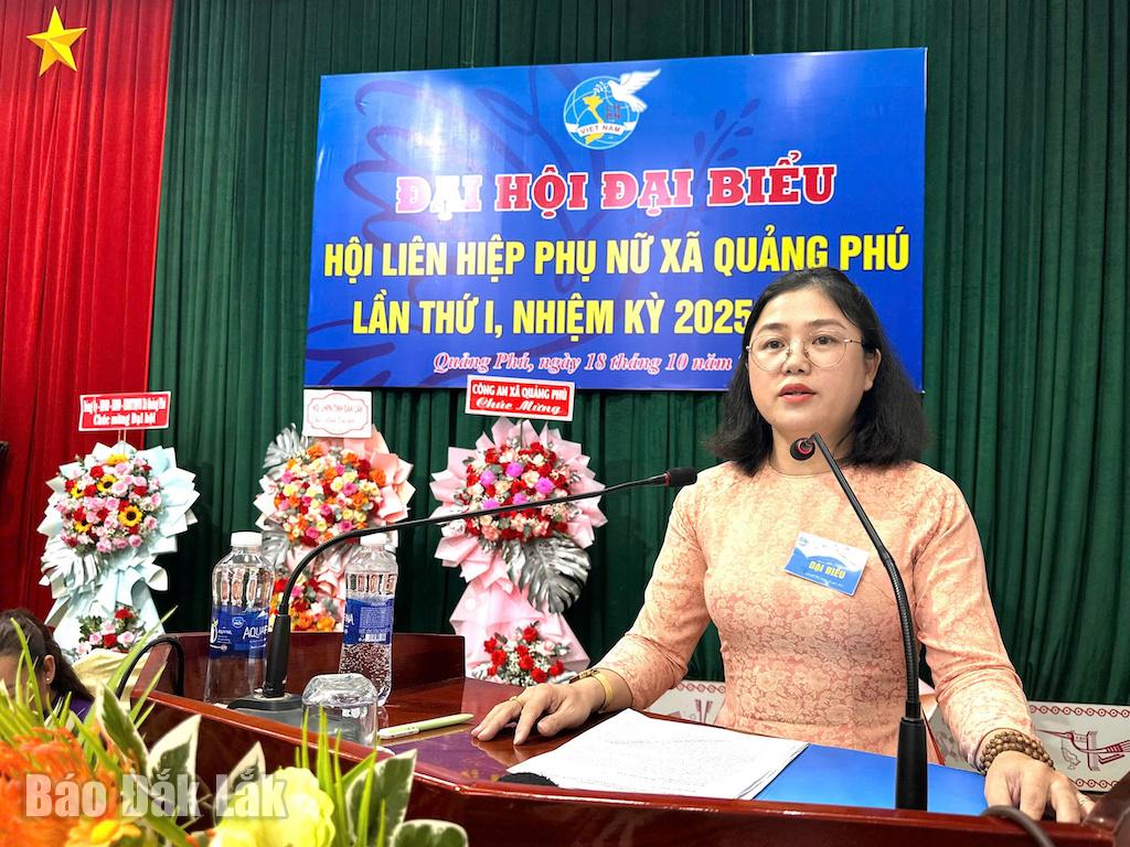 bà Nguyễn Thị Kim Dung, Ủy viên Ban Thường vụ Hội LHPN tỉnh Đắk Lắk phát biểu tại Đại hội.