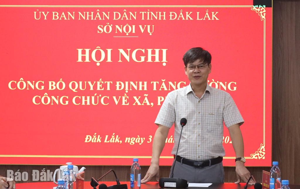 Tỉnh ủy viên, Giám đốc Sở Nội vụ Trương Ngọc Tuấn phát biểu tại hội nghị.