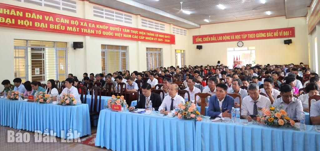 Các đại biểu tham dự đại hội.