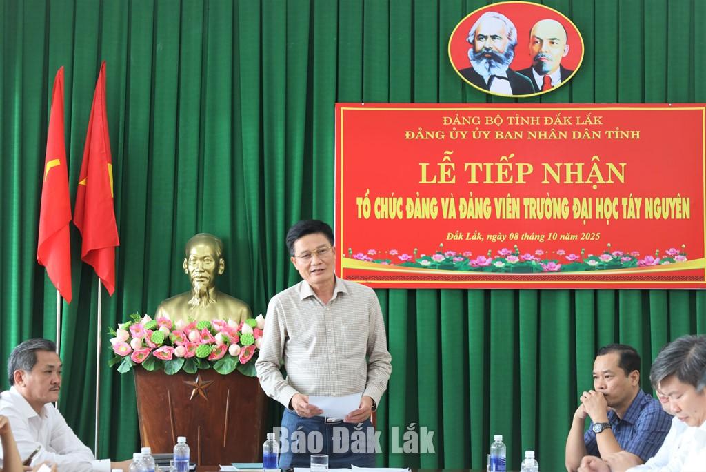 Tỉnh ủy viên, Phó Bí thư Chuyên trách Đảng ủy UBND tỉnh Bùi Văn Yên phát biểu tại buổi lễ.