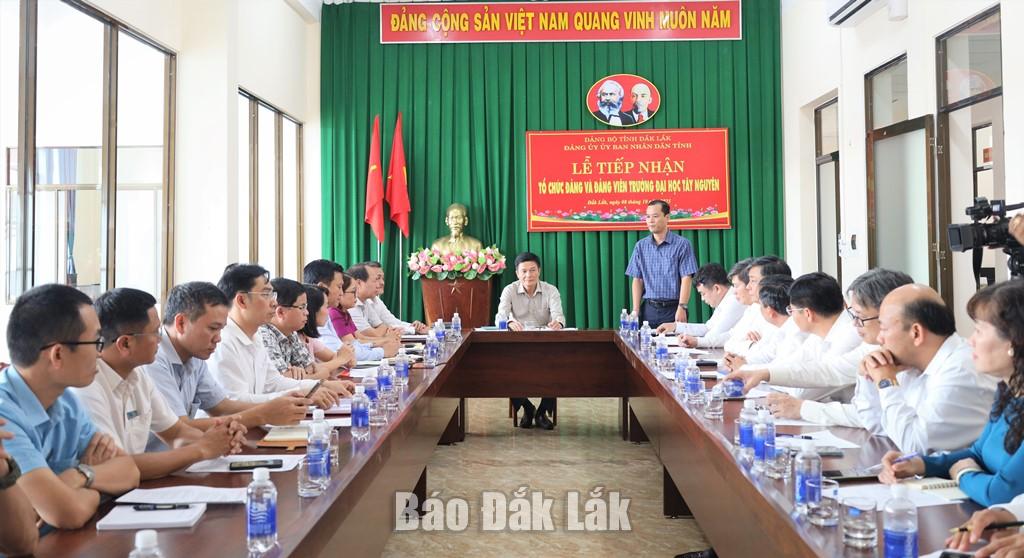 Các đại biểu tham dự buổi lễ.