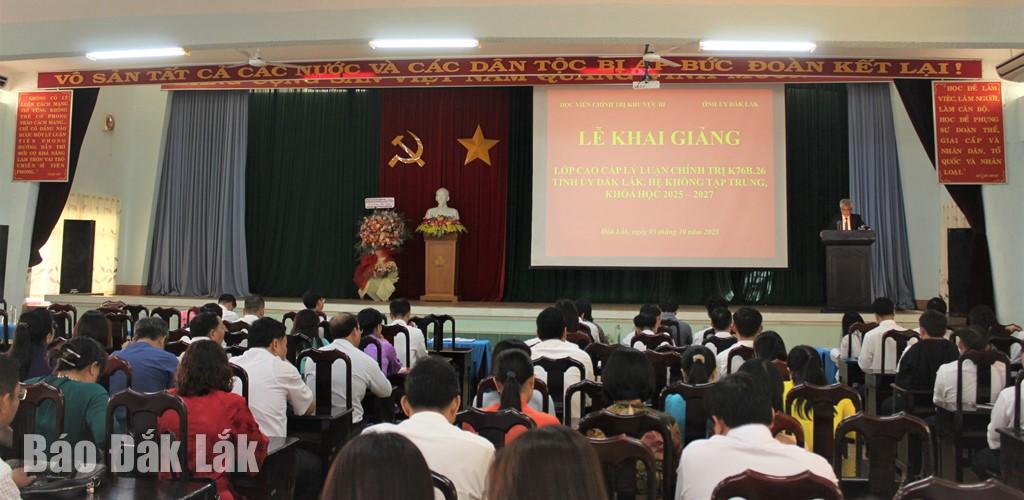 Toàn cảnh lễ khai giảng.