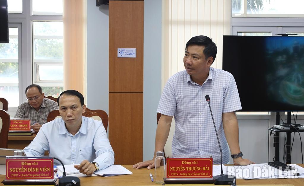 Ủy viên Ban Thường vụ Tỉnh ủy, Trưởng Ban Tổ chức Tỉnh ủy Nguyễn Thượng Hải trả lời vấn đề liên quan đến công tác phát triển đảng viên.