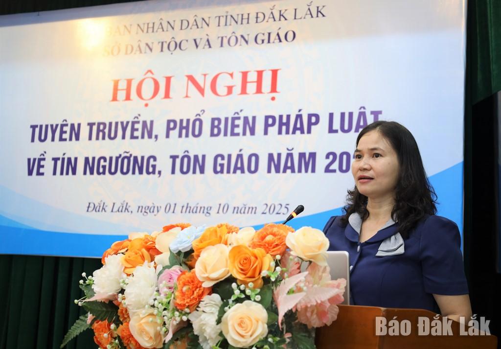 Phó Giám đốc Sở Dân tộc và Tôn giáo Lê Thị Thanh Bích phát biểu khai mạc hội nghị.