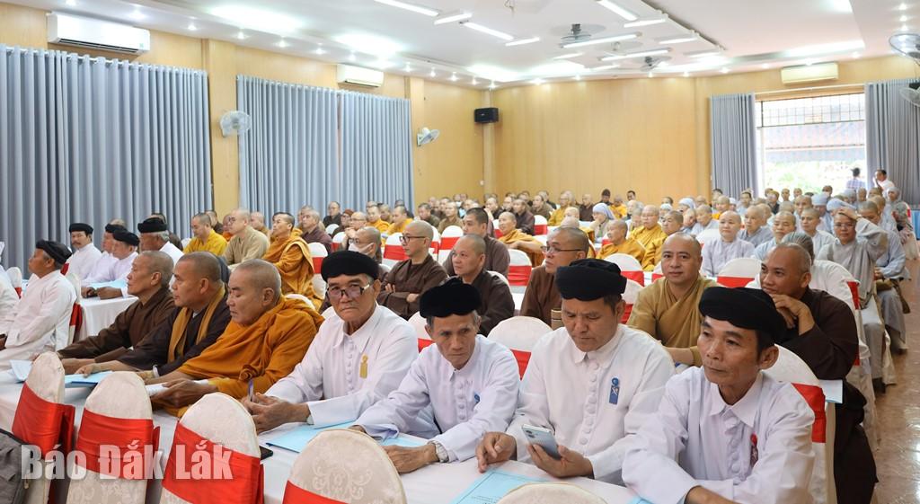 Các đại biểu tham dự hội nghị.