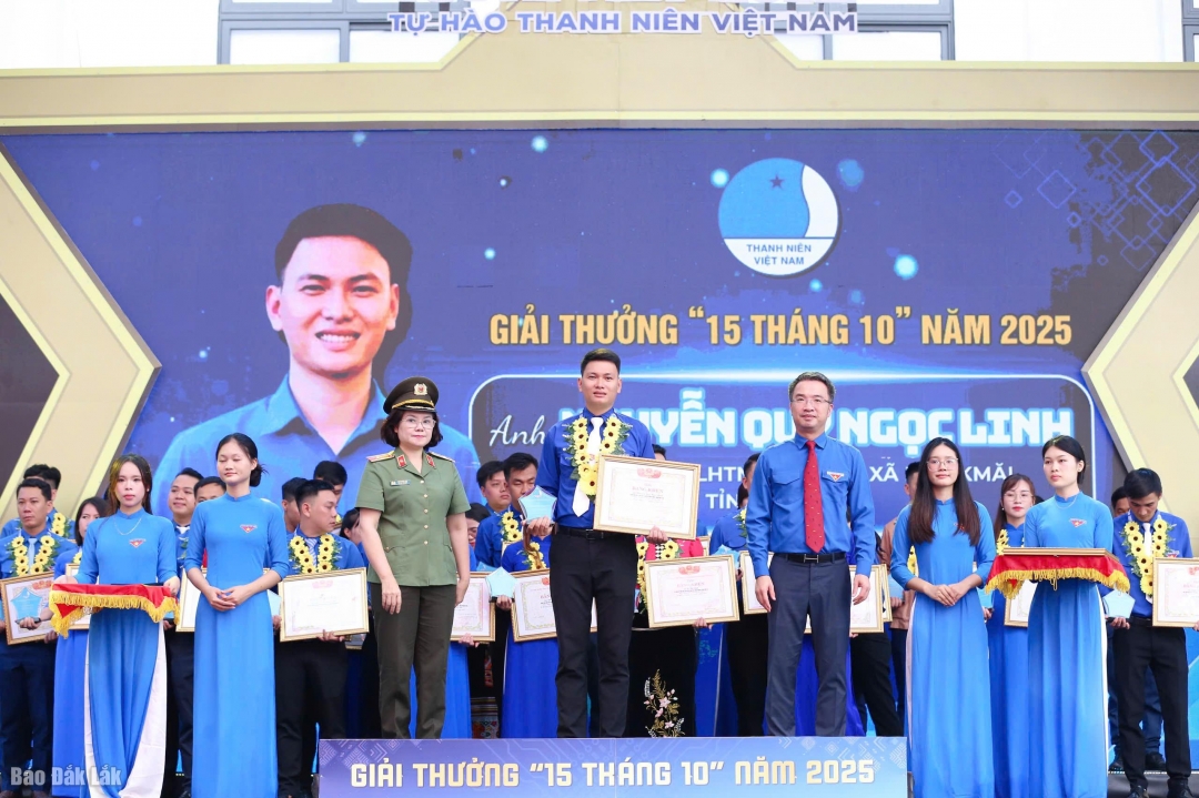 Anh Nguyễn Quý Ngọc Linh nhận Giải thưởng 15 tháng 10 năm 2025. Ảnh nhân vật cung cấp