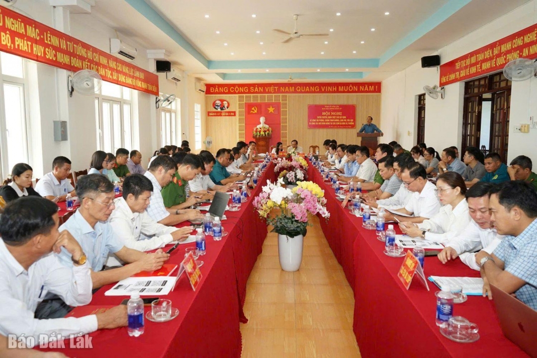 Quang cảnh buổi tuyên truyền, quán triệt tại 08 xã thuộc cụm số 2.