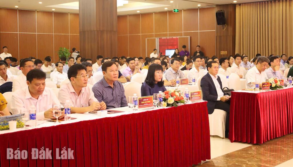 Đại biểu tham dự ngày hội.