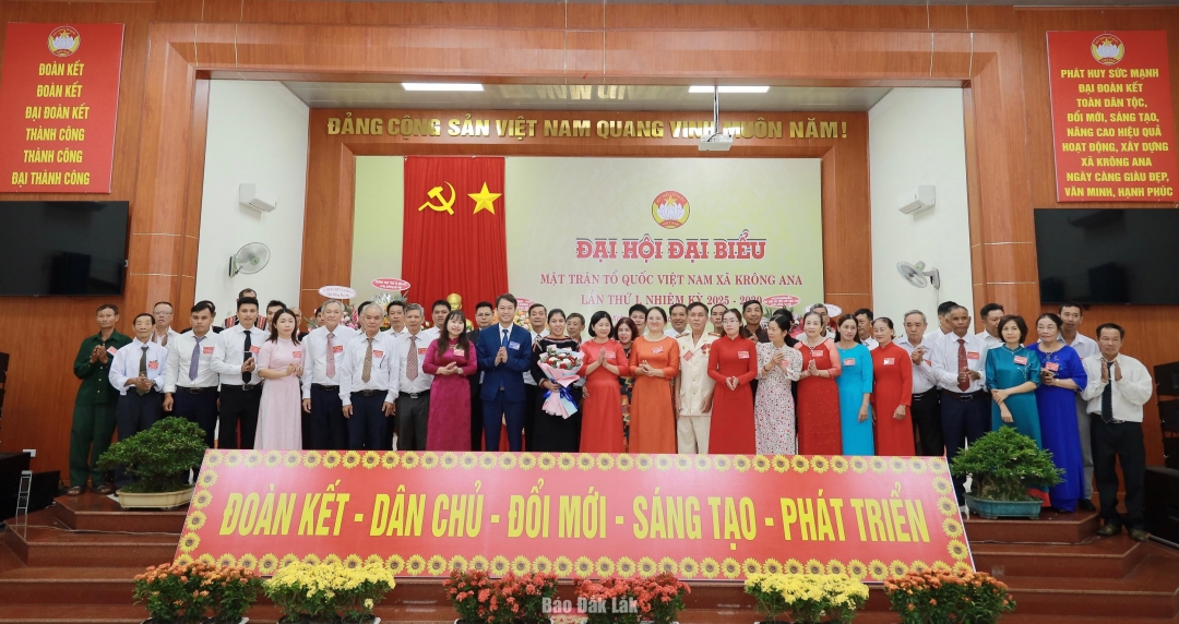 Ủy viên tham gia Ủy ban MTTQ Việt Nam xã Krông Ana khóa I, nhiệm kỳ 2025 - 2030 ra mắt đại hội. 