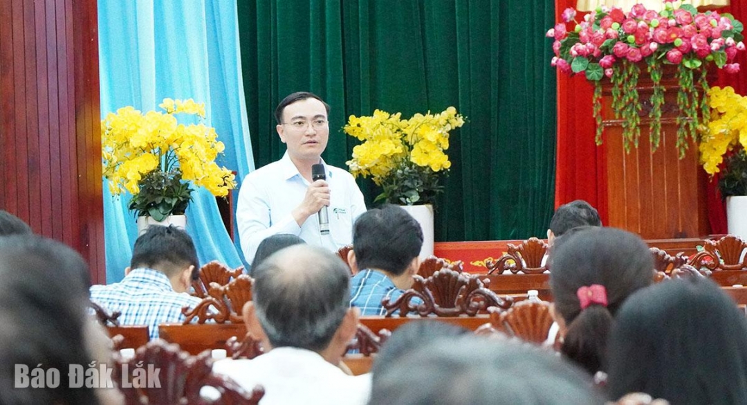 Ông Đinh Văn Đang, Giám đốc Trung tâm Khuyến nông tỉnh trao đổi về khả năng nhân rộng mô hình thời gian tới.
