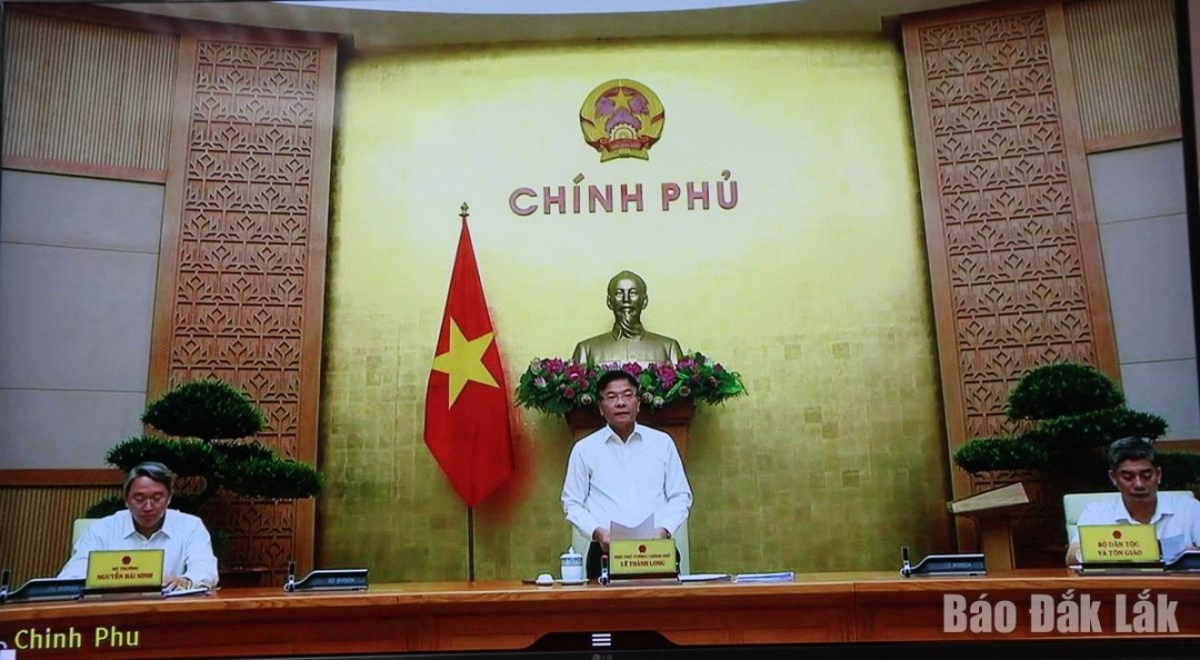 Đồng chí Lê Thành Long, Ủy viên Trung ương Đảng, Phó Thủ tướng Chính phủ, Chủ tịch HĐPHPBGDPL Trung ương phát biểu kết luận phiên họp.