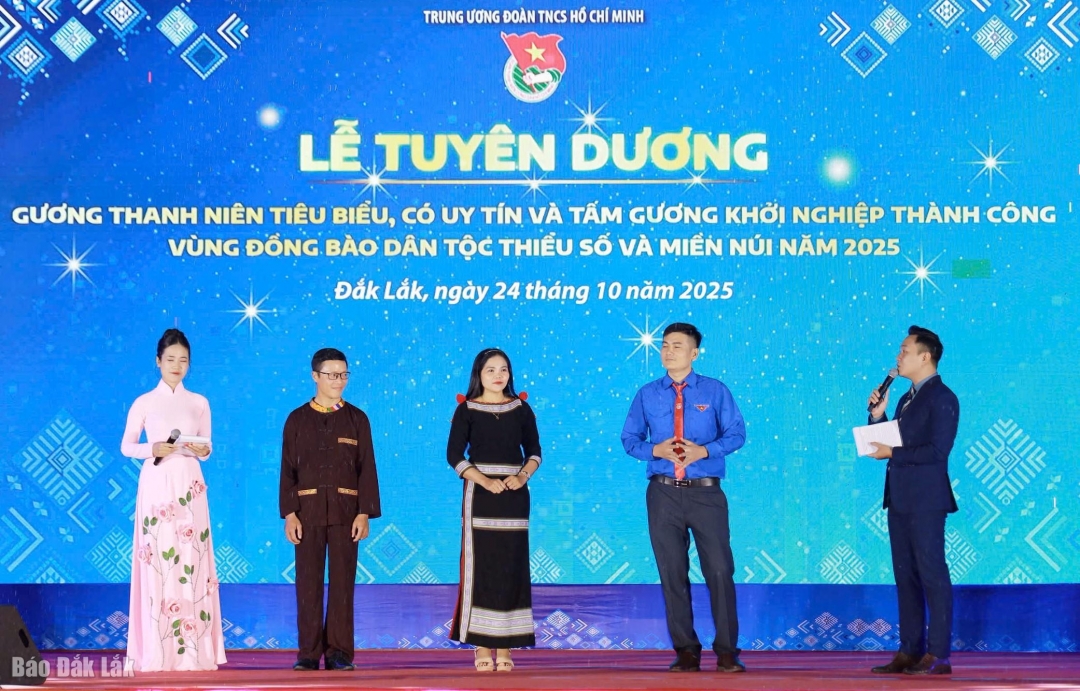 Các gương thanh niên tiêu biểu giao lưu tại chương trình.