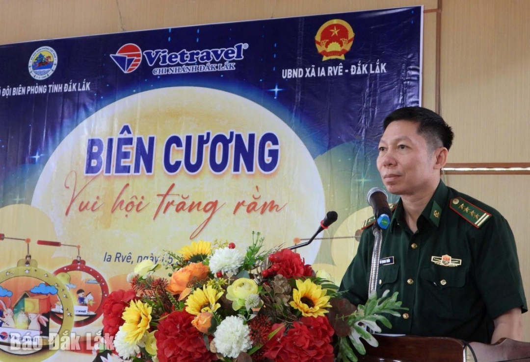 Đại tá Đỗ Quang Thấm, Chính ủy Ban Chỉ huy Bộ đội Biên phòng Đắk Lắk phát biểu tại chương trình.
