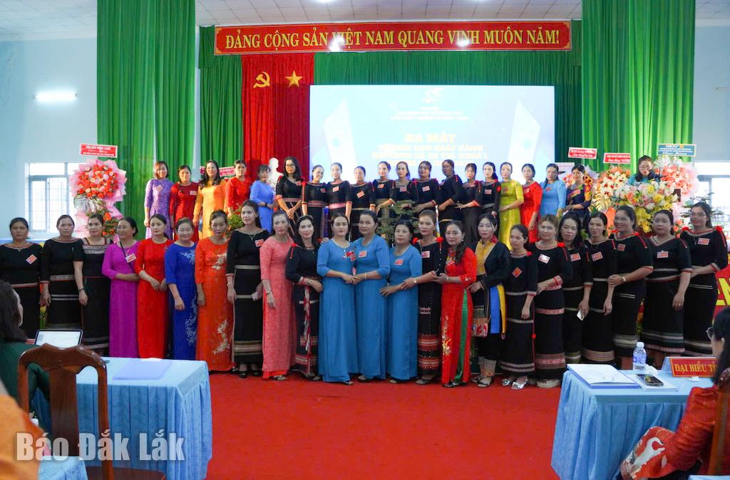 Ban Chấp hành Hội LHPN xã khóa I gồm 45 ủy viên, trong đó Ban Thường vụ có 9 ủy viên