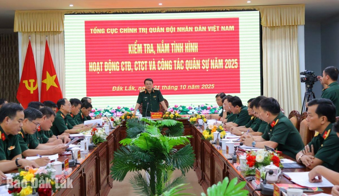 Các đại biểu tham dự buổi làm việc.